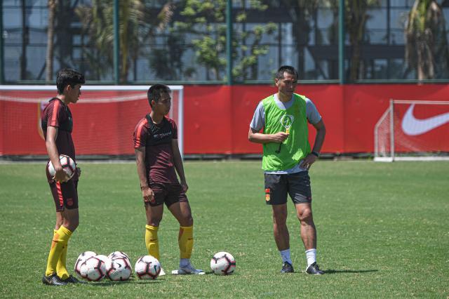 邵佳一：中超降薪势在必行 武磊替补非能力问题